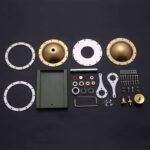 Kit de composants pour montage expérimental avec disques, vis, outils et accessoires pour expériences scientifiques ou éducatives.
