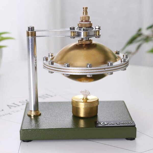 Presse-papiers scientifique en laiton avec mécanisme en acier, utilisé comme décoration ou objet de collection pour les amateurs de science et de design industriel.