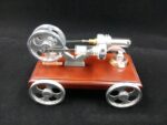 Balancier à vapeur miniature en métal et bois, modèle éducatif pour démonstration scientifique.