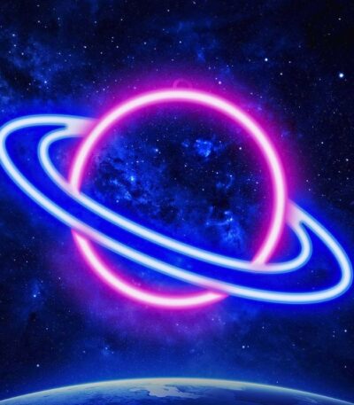 Illustration néon d'une planète avec anneaux lumineux dans l'espace étoilé, évoquant la science et l'univers.