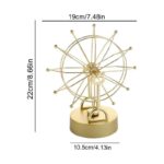 Horloge solaire décorative en métal doré, modèle miniature avec rayons et base ronde, parfait pour la décoration scientifique ou comme objet de collection.