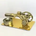 Pupitre de physique vintage en laiton doré avec un moteur et un cadran, idéal pour la décoration scientifique ou éducative.