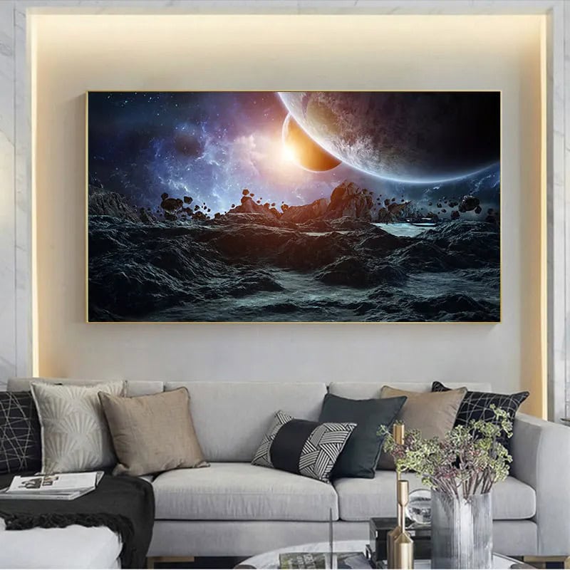 Panneau mural artistique représentant une scène spatiale avec planètes, étoiles et un paysage lunaire, parfait pour la décoration intérieure inspirée de l'univers.