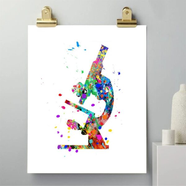 Illustration d'un microscope coloré en style abstrait avec des taches de peinture vives, représentant la science et la recherche dans un design artistique moderne.