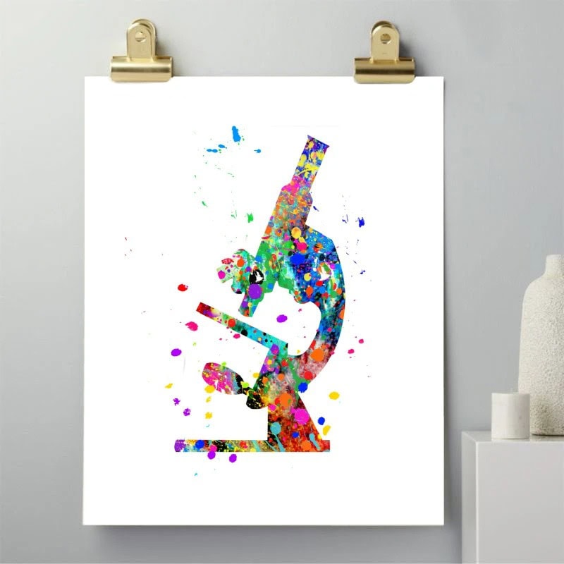 Illustration d'un microscope coloré en style abstrait avec des taches de peinture vives, représentant la science et la recherche dans un design artistique moderne.