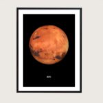 Panneau mural représentant la planète Mars avec un fond noir, idéal pour la décoration d'intérieur à thème spatial ou scientifique.