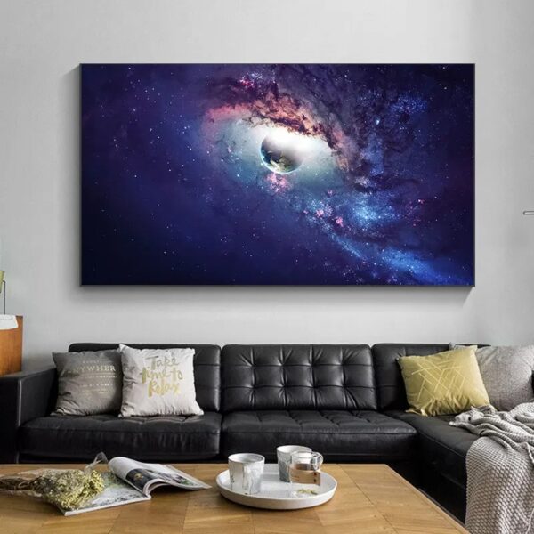 Panneau mural représentant une galaxie et un trou noir dans l'espace, parfait pour une décoration intérieure moderne et inspirante.