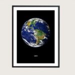 Terre, planète bleue, vue artistique de la planète Terre depuis l'espace, illustrant la beauté et la fragilité de notre planète.