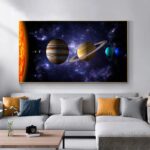 Illustration artistique du système solaire avec les planètes Jupiter, Saturne, Uranus et Neptune dans un fond ÊtoilÊ.