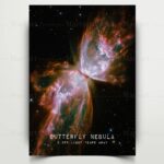 Nébuleuse Butterfly, une magnifique formation cosmique ressemblant à un papillon, située à environ 3 300 années-lumière de la Terre, illustrant la beauté de l'univers.