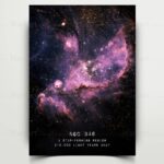 Nebuleuse NGC 346 dans la Voie Lactée, une région étoilée avec des nuages de gaz rose et violet, illustrant une zone de formation d’étoiles à 210 000 années-lumière.