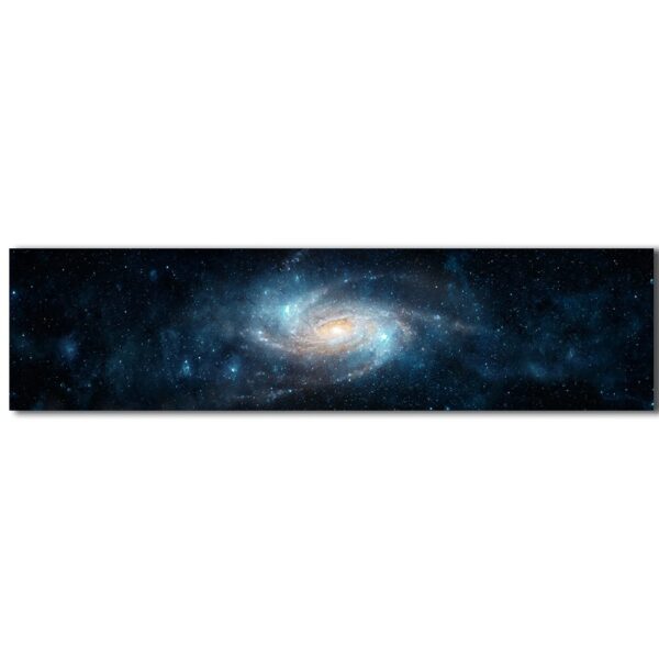 Galaxie lointaine dans l'univers, image d'une galaxie spirale avec des étoiles brillantes et un centre lumineux, représentant la beauté et la vasteté de l'espace.