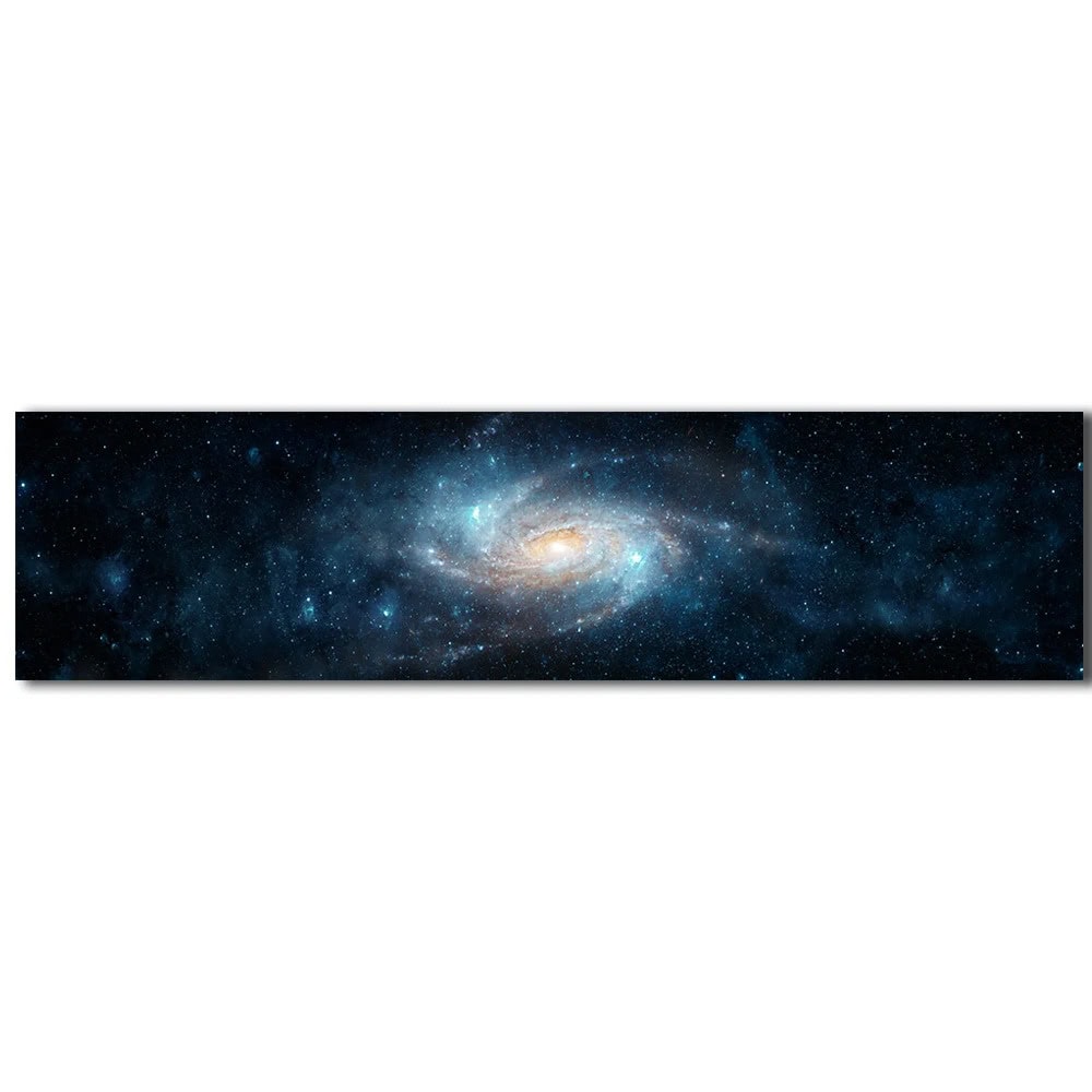 Galaxie lointaine dans l'univers, image d'une galaxie spirale avec des étoiles brillantes et un centre lumineux, représentant la beauté et la vasteté de l'espace.