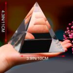 Pyramide en cristal transparente, idéale pour la décoration ou la collection scientifique, mesurant 4,3 pouces (11 cm) de hauteur et 3,9 pouces (10 cm) de largeur.