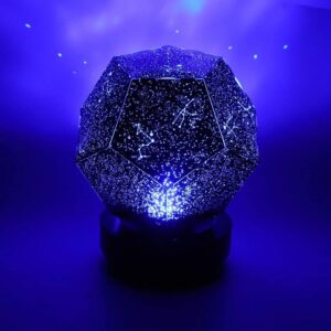 Lampe constellation en forme de polyèdre lumineux avec un design étoilé, idéale pour la décoration scientifique et moderne.