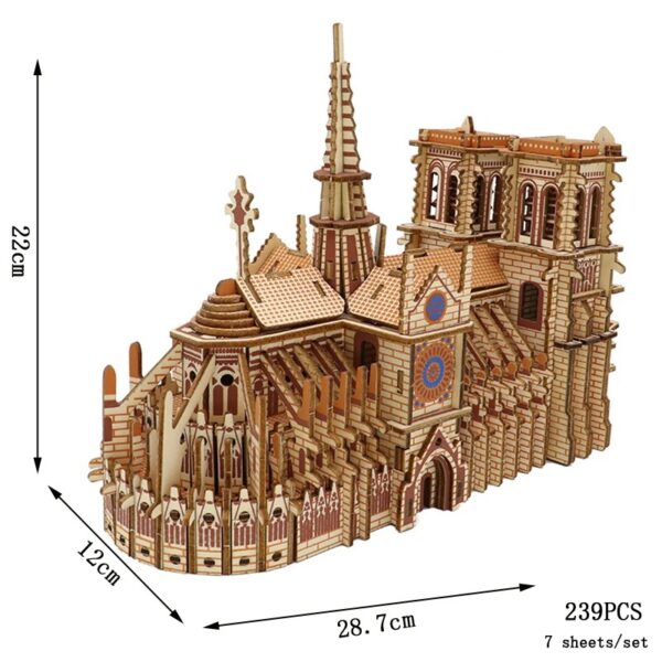 Cathédrale en pièces de bois, modèle détaillé pour décoration ou étude, mesurant 22 cm de haut, 28,7 cm de large et 12 cm de profondeur, composé de 239 pièces.