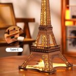Modèle de Tour Eiffel en bois lumineux, parfait pour décoration scientifique et éducative, avec éclairage intégré, idéal pour collectionneurs et amateurs de décoration originale.