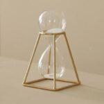 Porte-temps en verre avec cadre doré, décoration scientifique élégante et moderne, idéale pour les amateurs de design industriel et d'objets de décoration inspirés de la science.