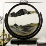 Panneau mural en résine représentant un paysage de montagnes dans un cadre circulaire noir, idéal pour la décoration intérieure moderne et élégante.