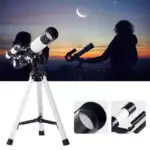 Télescope astronomique pour l'observation du ciel nocturne, idéal pour l'astronomie amateur, avec accessoires inclus pour explorer les étoiles et la lune.
