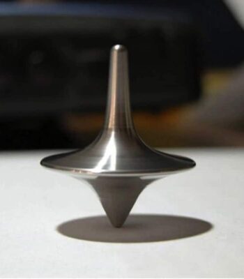 Toupie en métal inoxydable, objet de décoration scientifique, illustrant la physique et la dynamique. Parfaite pour une décoration moderne ou un collectionneur d'objets scientifiques.