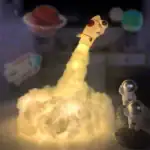 Vaisseau spatial en explosion simulée avec figurines astronautes et décor planétaire, évoquant l'univers et l'exploration spatiale pour une décoration scientifique ludique.