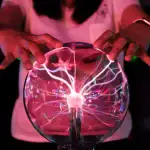 Lampe plasma XXL de 30 cm, idéale pour la décoration scientifique et moderne. Créez une ambiance unique avec ses éclairs lumineux et son effet visuel captivant.
