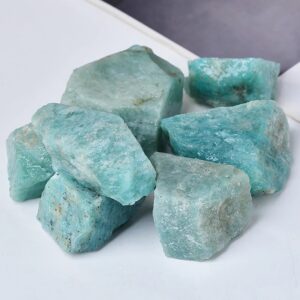 Pierres d'Amazonite brutes pour décoration et collection.