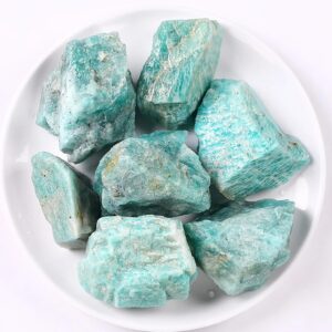 Groupe de pierres d'Amazonite brutes, pierre naturelle aux teintes vertes et bleues, idéale pour la décoration et la collection de minéraux.