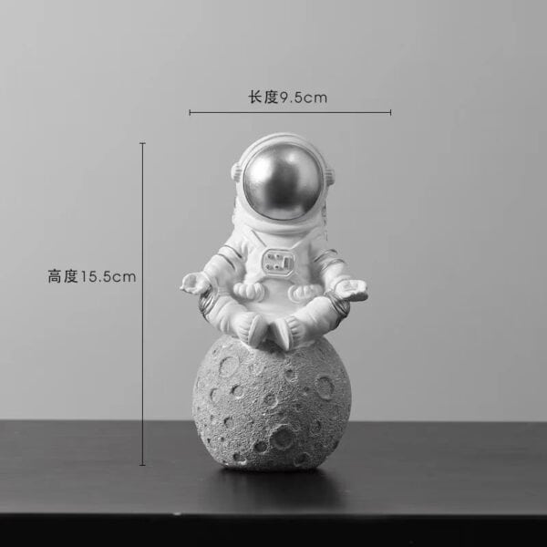 Astronaute en figurine, décoration de science et d'espace, idéale pour les amateurs de l'univers et de l'exploration spatiale.