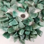 Pierres d'Amazonite vertes naturelles, parfaites pour la décoration intérieure ou la collection minérale, avec une texture unique et une couleur apaisante.