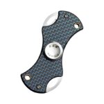 Porte-clés original à thème scientifique avec motif géométrique bleu et noir, intégrant un petit compartiment magnétique pratique pour clés ou petits objets.