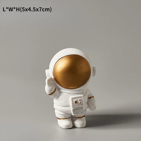 Vase en forme d'astronaute avec tête dorée, idéal pour la décoration intérieure ou comme objet de collection.
