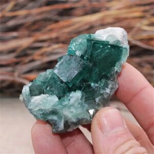 Pierre d'herkimer verte brute, idéale pour la lithothérapie et la décoration.