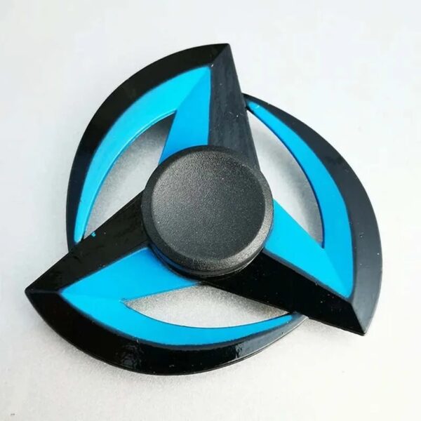Fidget spinner scientifique en plastique noir et bleu, avec un design moderne et coloré, idéal pour la décoration ou la détente.