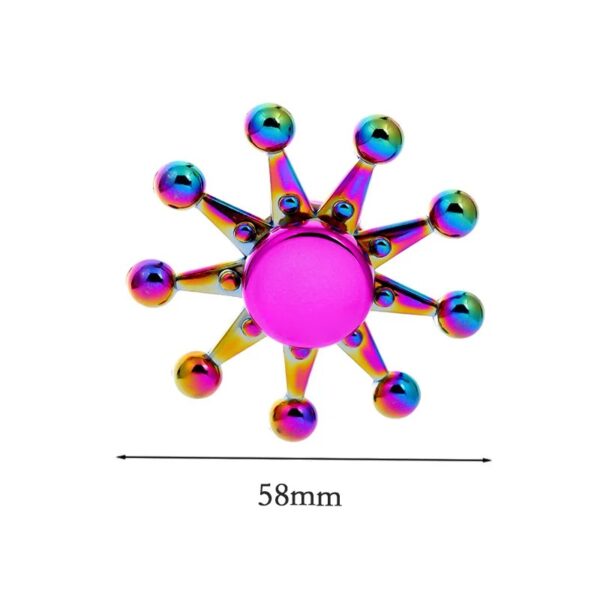 Modèle moléculaire coloré avec sphères métalliques et branchements, diamètre 58mm, utilisé comme décoration ou outil pédagogique en sciences.