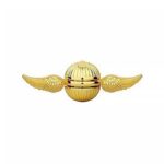 Balancier décoratif en forme d'aéronef doré avec ailes ailées, alliant design élégant et inspiration scientifique. Parfait pour la décoration intérieure ou comme objet de collection unique.
