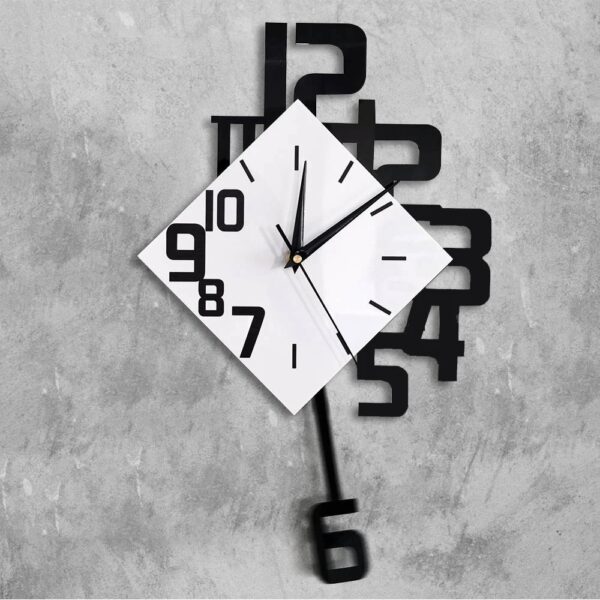 Horloge murale moderne avec chiffres géants et pendule minimaliste, idéale pour une décoration intérieure originale et contemporaine.