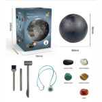 Modèle de lune pour minage planétaire, avec boîte de présentation, outils et pierres décoratives, idéal pour collection ou décoration scientifique.