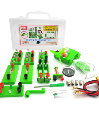Panneau éducatif de circuits électriques pour enfants avec composants colorés, fils, interrupteurs et moteur, idéal pour apprendre l'électricité de manière ludique.