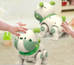 Robot interactif pour enfants avec design animal mignon et fonctionnalités éducatives. Parfait pour stimuler la curiosité et l'apprentissage chez les jeunes enfants.