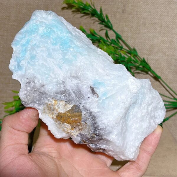 Pièce de quartz blanc brute, idéale pour la décoration ou la collection minéralogique.
