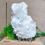 Pierre de quartz blanc brute, idéale pour décoration de laboratoire ou collection scientifique, avec une texture naturelle et une taille de 144 mm.
