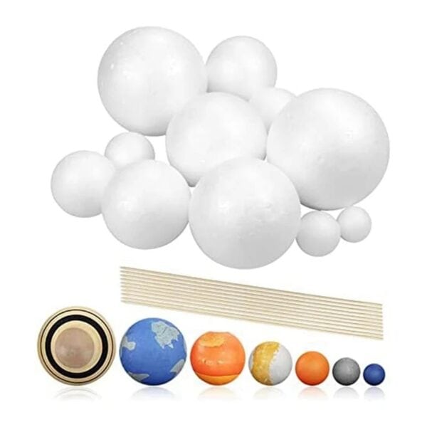 Collection de sphères en polystyrène de différentes tailles, idéales pour la décoration ou la modélisation scientifique, avec un globe terrestre miniature et des éléments de design.