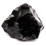 Pierre d'obsidienne noire, pierre volcanique naturelle, idéale pour la décoration et la collection scientifique.