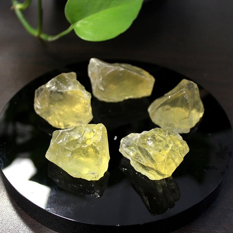 Pierre de citrine brute, pierre naturelle jaune clair, pierre de cristal pour décoration et collection.