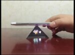 Pyramide magnétique supportant un smartphone, créant un effet visuel intrigant avec la lumière et la réflexion. Idéal pour la décoration scientifique ou pour des expériences optiques.