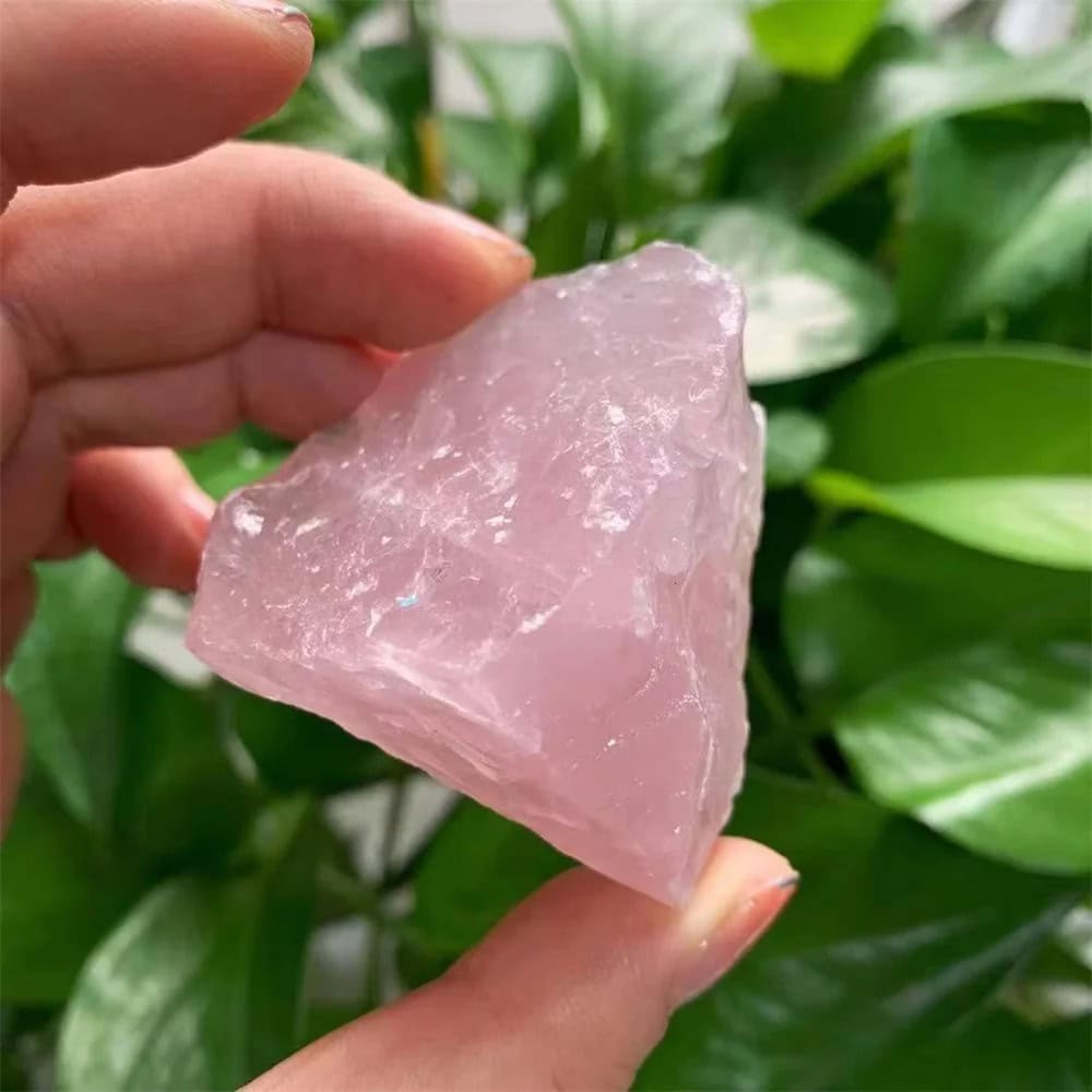 Pierre de quartz rose brute, pierre de cristal rose naturelle, pierre semi-précieuse pour la décoration et la lithothérapie.