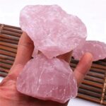 Pierre de quartz rose brute, pierre décorative naturelle pour décoration intérieure ou jardin, apportant douceur et harmonie à votre espace.