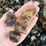 Pierres de quartz naturelles, idéales pour la décoration intérieure ou la collection minérale. Chaque pierre présente des couleurs et textures uniques, parfaites pour les amateurs de minéralogie.
